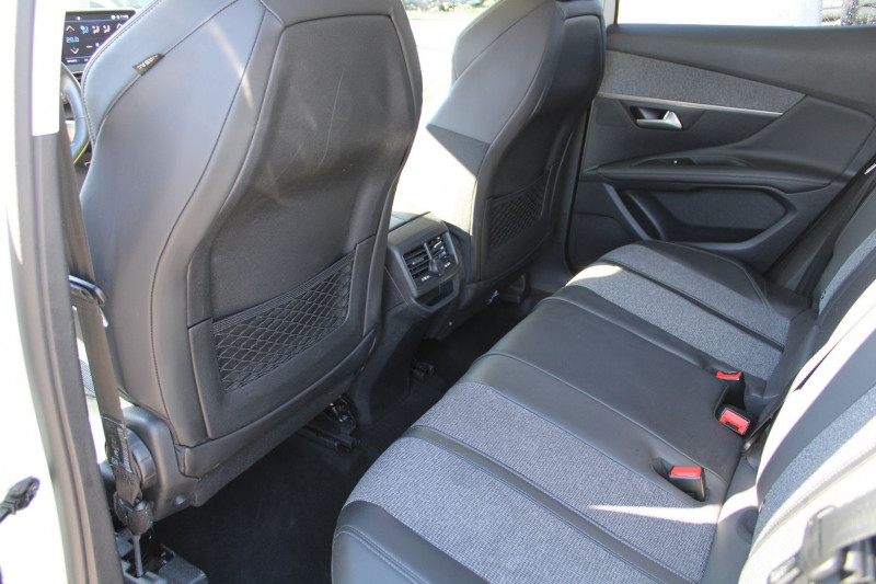 Photo 9 de l'offre de PEUGEOT 3008 III 1L2 ESSENCE 130 CV ALLURE BICOLOR BOITE 6V CAMÃRA GPS 3D JANTES 18 ANGLES MORTS à 13900€ chez Bougel transactions