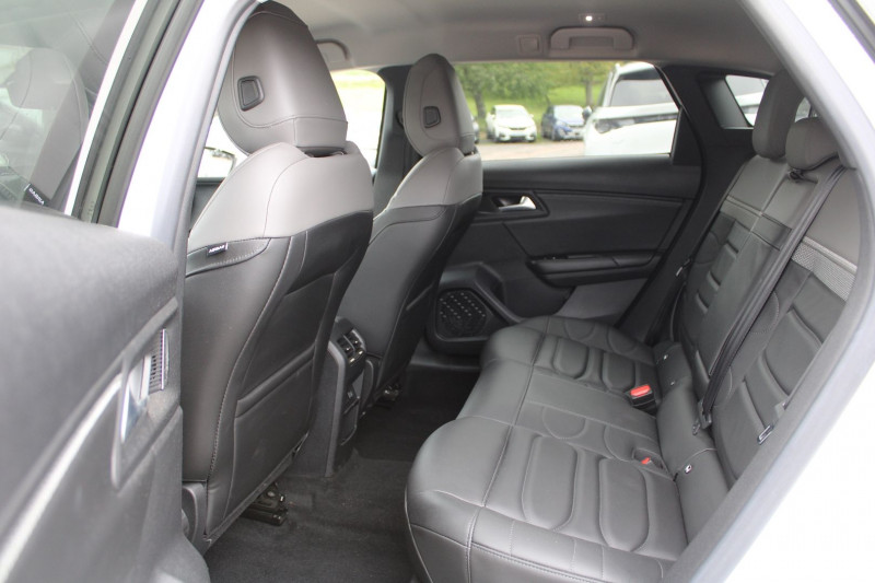 Photo 9 de l'offre de CITROEN C5 X HYBRID ETENSE 225CV SHINE RECHARGEABLE EAT8 BOITE AUTO CAMÃRA CUIR FULL LEDS ABS à 25990€ chez Bougel transactions