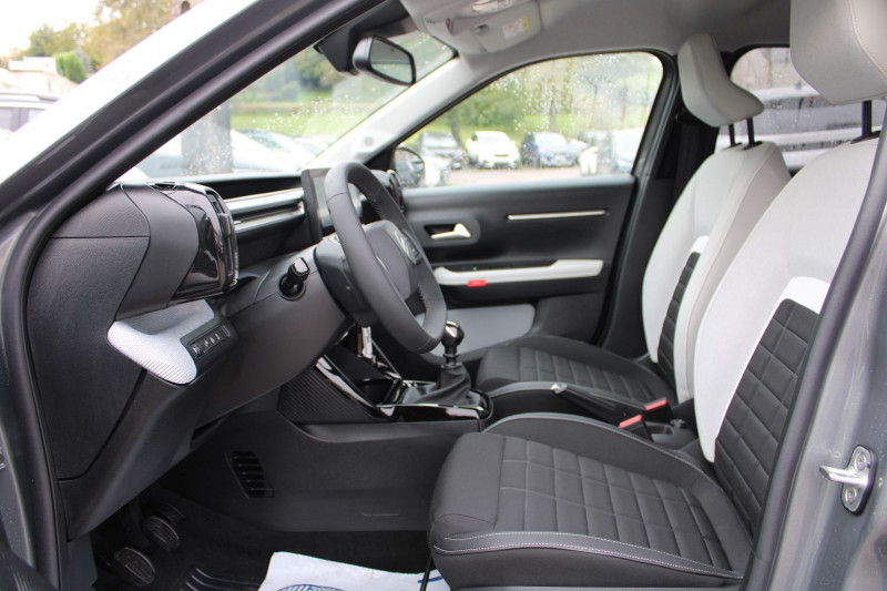 Photo 8 de l'offre de CITROEN C3 PHASE 5 MAX 100 CV ESSENCE GPS 3D CAMÃRA CLIM MP3 USB JA 17 I-COKPIT FULL LED RÃGULATEUR à 19990€ chez Bougel transactions