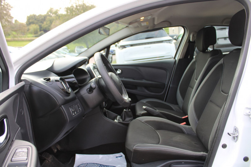 Photo 7 Renault CLIO 4 AFFAIRE 1L5 DCI AIR GPS MEDIANAV CLIM AUDIO MP3 USB RADAR BLUETOOTH RÃGULATEUR Diesel BLANC GLACIER en vente chez Bougel transactions Photo 7 de l'offre de RENAULT CLIO 4 AFFAIRE 1L5 DCI AIR GPS MEDIANAV CLIM AUDIO MP3 USB RADAR BLUETOOTH RÃGULATEUR à 8990€ chez Bougel transactions