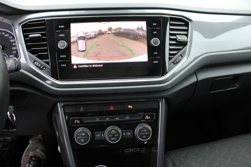 Photo 14 de l'offre de VOLKSWAGEN T-ROC IQ.DRIVE TDI 115 CV GPS 3D CLIM CAMÃRA USB PACK HIVER JA 17 BLUETOOTH RÃGULATEUR à 15900€ chez Bougel transactions