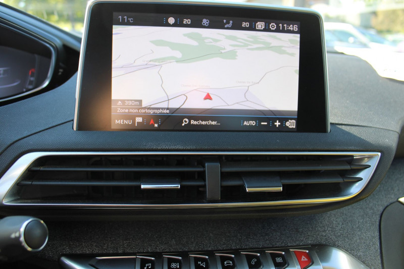 Photo 10 de l'offre de PEUGEOT 3008 III 1L2 ESSENCE 130 CV ALLURE BICOLOR BOITE 6V CAMÃRA GPS 3D JANTES 18 ANGLES MORTS à 13900€ chez Bougel transactions