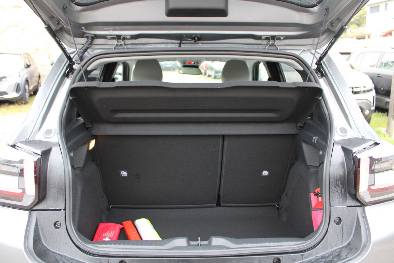 Photo 6 de l'offre de CITROEN C3 PHASE 5 MAX 100 CV ESSENCE GPS 3D CAMÃRA CLIM MP3 USB JA 17 I-COKPIT FULL LED RÃGULATEUR à 19990€ chez Bougel transactions