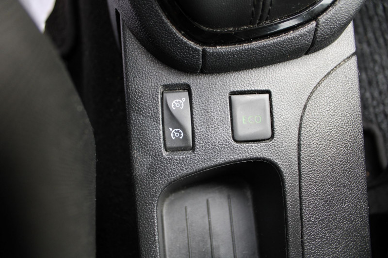 Photo 10 de l'offre de RENAULT CLIO 4 AFFAIRE 1L5 DCI AIR GPS MEDIANAV CLIM AUDIO MP3 USB RADAR BLUETOOTH RÃGULATEUR à 8990€ chez Bougel transactions