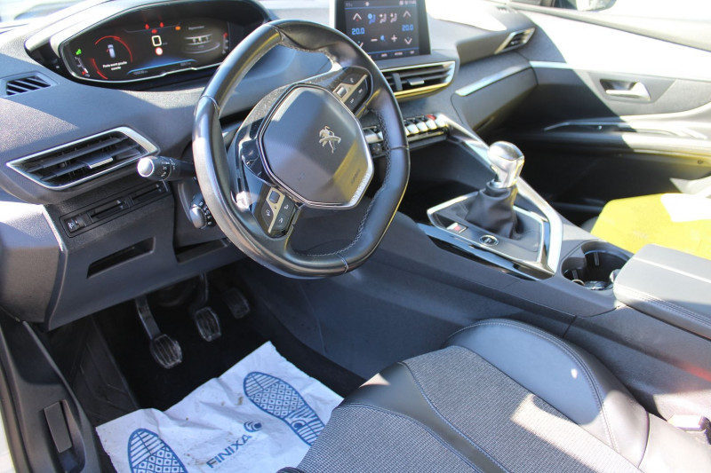 Photo 7 de l'offre de PEUGEOT 3008 III 1L2 ESSENCE 130 CV ALLURE BICOLOR BOITE 6V CAMÃRA GPS 3D JANTES 18 ANGLES MORTS à 13900€ chez Bougel transactions