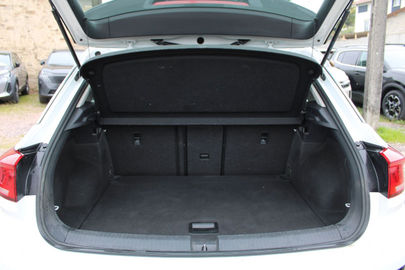 Photo 6 de l'offre de VOLKSWAGEN T-ROC IQ.DRIVE TDI 115 CV GPS 3D CLIM CAMÃRA USB PACK HIVER JA 17 BLUETOOTH RÃGULATEUR à 15900€ chez Bougel transactions