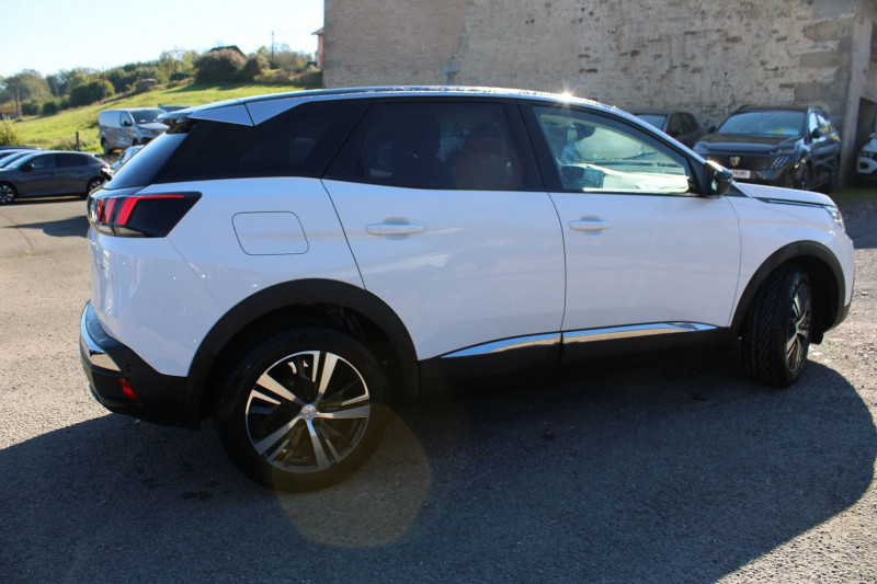 Photo 2 de l'offre de PEUGEOT 3008 III 1L2 ESSENCE 130 CV ALLURE BICOLOR BOITE 6V CAMÃRA GPS 3D JANTES 18 ANGLES MORTS à 13900€ chez Bougel transactions