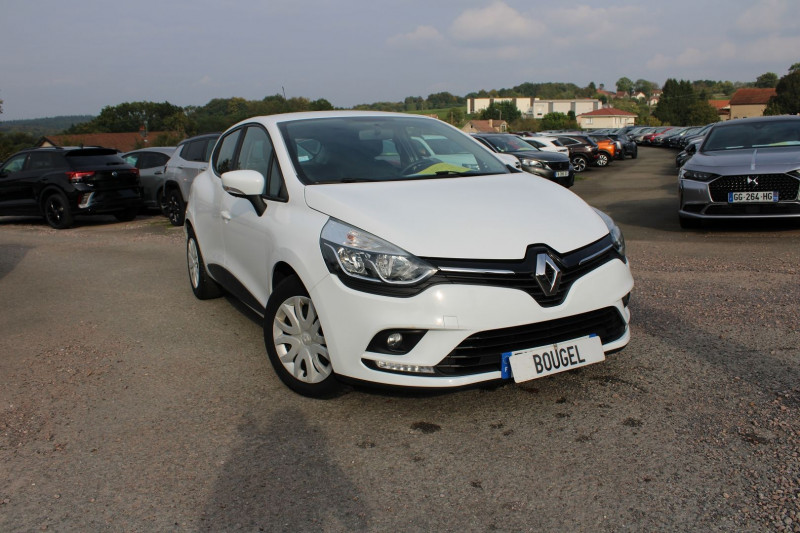 Photo Renault CLIO 4 AFFAIRE 1L5 DCI AIR GPS MEDIANAV CLIM AUDIO MP3 USB RADAR BLUETOOTH RÃGULATEUR Diesel BLANC GLACIER en vente chez Bougel transactions Renault CLIO 4 AFFAIRE 1L5 DCI AIR GPS MEDIANAV CLIM AUDIO MP3 USB RADAR BLUETOOTH RÃGULATEUR Diesel BLANC GLACIER Occasion à vendre