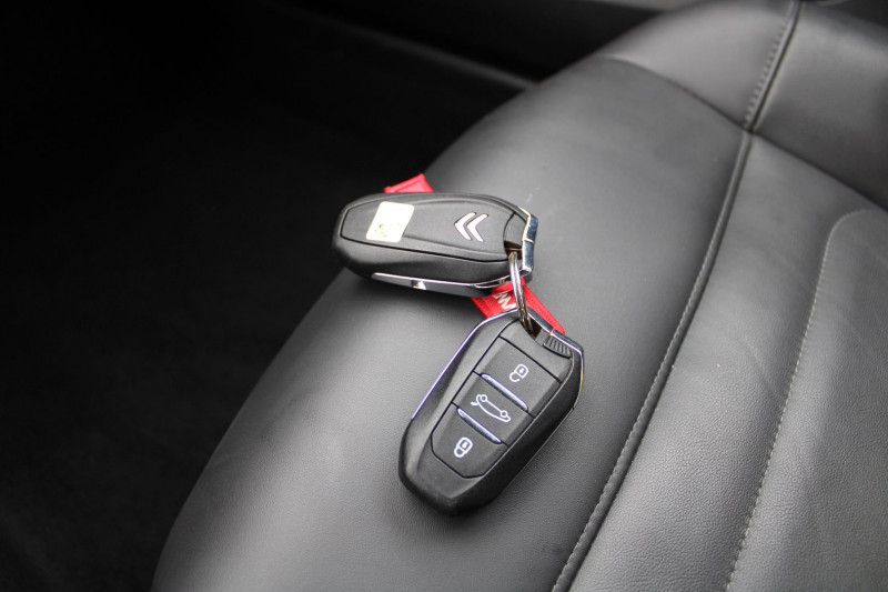 Photo 15 de l'offre de CITROEN C5 X HYBRID ETENSE 225CV SHINE RECHARGEABLE EAT8 BOITE AUTO CAMÃRA CUIR FULL LEDS ABS à 25990€ chez Bougel transactions