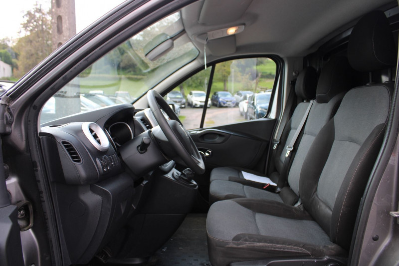 Photo 8 de l'offre de FIAT TALENTO AFFAIRE JTD 120 CV  L2 H1 GPS 3D CAMÃRA CLIM USB ATTELAGE BLUETOOTH RÃGULATEUR à 17800€ chez Bougel transactions