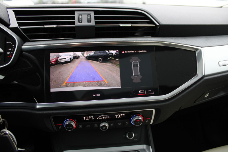 Photo 16 de l'offre de AUDI Q3 SPORTBACK BUSINESS LINE 35 TFSI 150 CV GPS 3D CAMÃRA USB JA 18 PK HIVER FULL LED TOIT PANO à 29990€ chez Bougel transactions