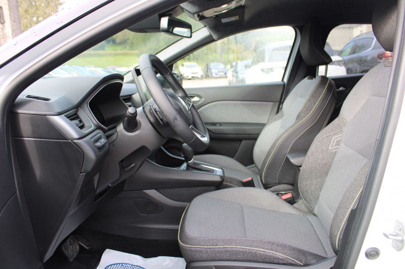 Photo 8 de l'offre de RENAULT CAPTUR 5 TCE 160 CV TECHNO HYBRIDE GPS 3D CAMÃRA USB JA 18 I-COKPIT FULL LED BOITE AUTO à 25990€ chez Bougel transactions