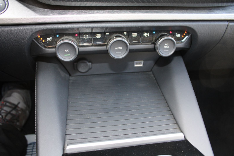 Photo 14 de l'offre de CITROEN C5 X FEEL LUXE ESSENCE EAT8 BOITE AUTO 130 CV CAMÃRA GRAND GPS 3D FULL LEDS CUIR JA19 à 19990€ chez Bougel transactions