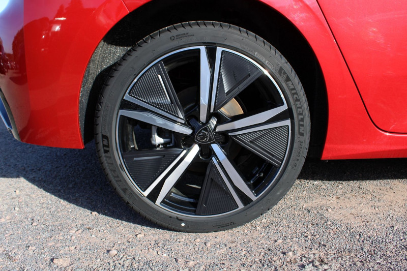 Photo 7 de l'offre de PEUGEOT 308 PHASE 4 GT BLUEHDI 130 EAT8 BOITE AUTO CUIR CAMÃRA 180 JANTES 18 REGULATEUR ADAPTATIF à 29500€ chez Bougel transactions