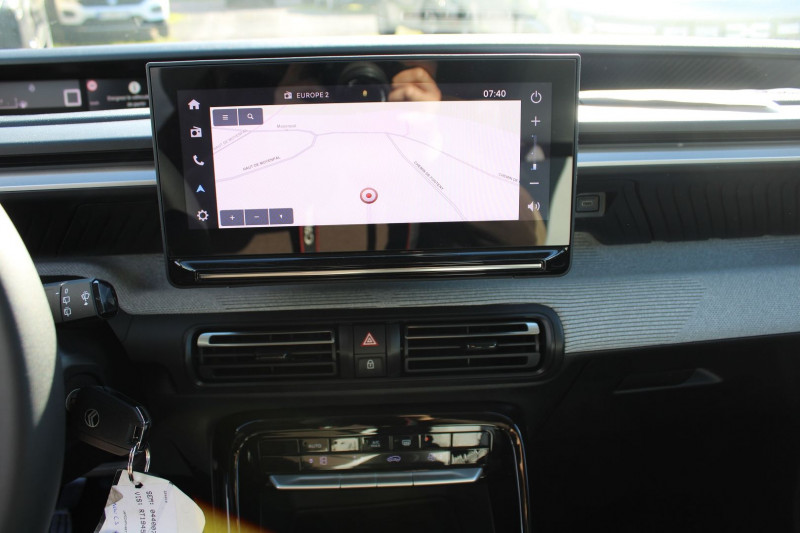 Photo 11 de l'offre de CITROEN C3 PHASE 5 MAX 100 CV ESSENCE GPS 3D CAMÃRA CLIM MP3 USB JA 17 I-COKPIT FULL LED RÃGULATEUR à 19990€ chez Bougel transactions