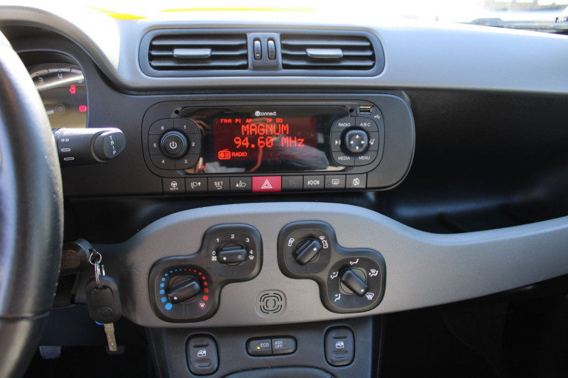 Photo 11 de l'offre de FIAT PANDA III TWIN AIR TURBO 85 CV LOUNGE BLUETOOTH HIFI U-CONNECT RADARS CLIM JANTES ALU ABS à 8900€ chez Bougel transactions