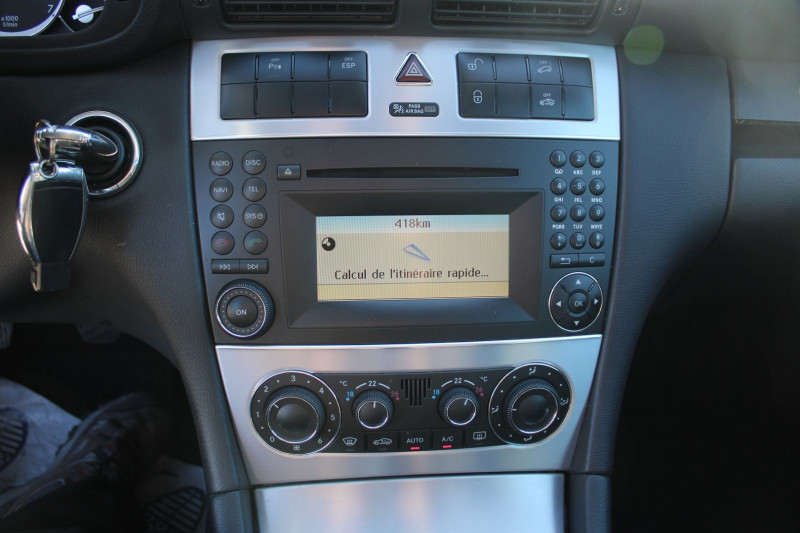Photo 12 de l'offre de MERCEDES CLC COUPE SPORT 1L6 ESSENCE 130 CV GPS CLIM MP3 TOIT PANO JA 17 RADAR BLUETOOTH RÃGULATEUR à 11500€ chez Bougel transactions