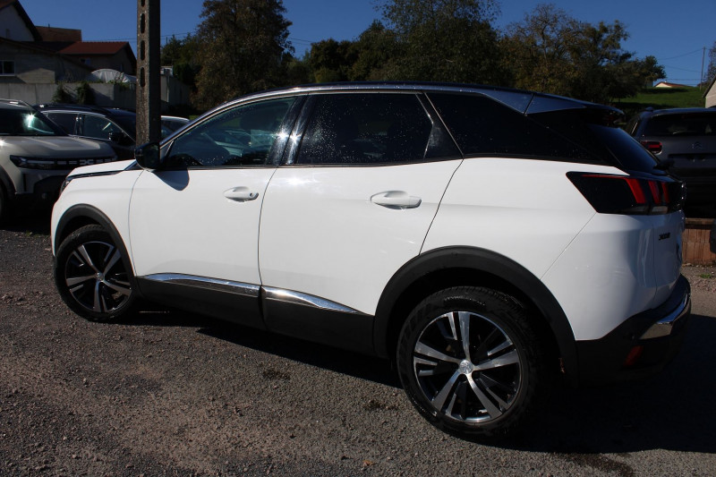 Photo 6 de l'offre de PEUGEOT 3008 III 1L2 ESSENCE 130 CV ALLURE BICOLOR BOITE 6V CAMÃRA GPS 3D JANTES 18 ANGLES MORTS à 13900€ chez Bougel transactions