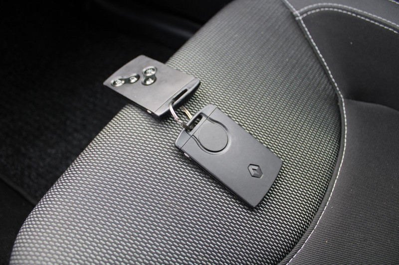 Photo 11 de l'offre de RENAULT CLIO 4 AFFAIRE 1L5 DCI AIR GPS MEDIANAV CLIM AUDIO MP3 USB RADAR BLUETOOTH RÃGULATEUR à 8990€ chez Bougel transactions