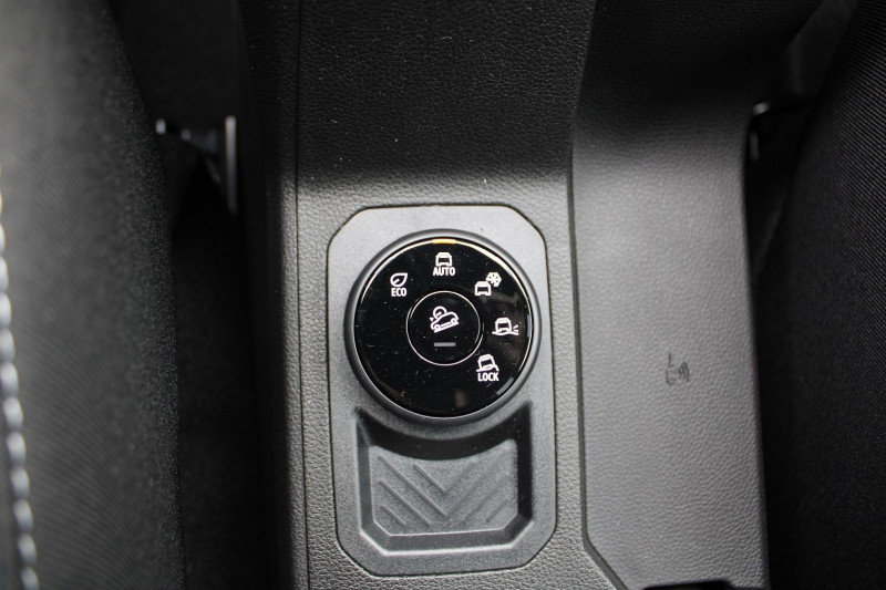 Photo 15 de l'offre de DACIA DUSTER VI EXPRESSION TCE 130 CV "4X4" GPS CARPLAY CAMÃRA AUDIO USB JA 17 I-COKPIT FULL LED à 25990€ chez Bougel transactions