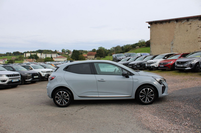 Photo 5 de l'offre de RENAULT CLIO VI TECHNO TCE 90 CV GPS 3D CAMÃRA USB JA 16 I-COKPIT FULL LED BLUETOOTH RÃGULATEUR à 19500€ chez Bougel transactions