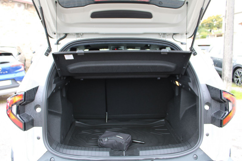 Photo 6 de l'offre de DACIA DUSTER VI EXTREME 140 CV HYBRIDE GPS 3D JA 18 CAMÃRA 360Â° USB I-COKPIT FULL LED BOITE AUTO à 27990€ chez Bougel transactions