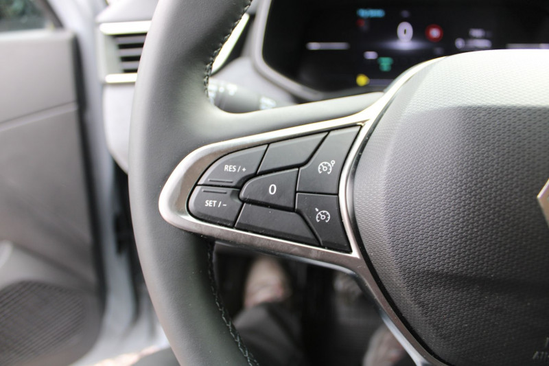 Photo 11 de l'offre de RENAULT CLIO VI TECHNO TCE 90 CV GPS 3D CAMÃRA USB JA 16 I-COKPIT FULL LED BLUETOOTH RÃGULATEUR à 19500€ chez Bougel transactions