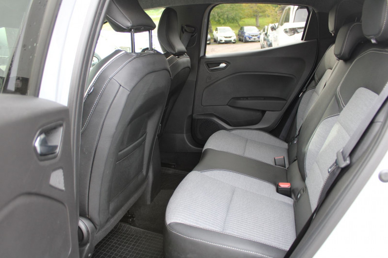 Photo 9 de l'offre de RENAULT CLIO VI TECHNO TCE 90 CV GPS 3D CAMÃRA USB JA 16 I-COKPIT FULL LED BLUETOOTH RÃGULATEUR à 19500€ chez Bougel transactions