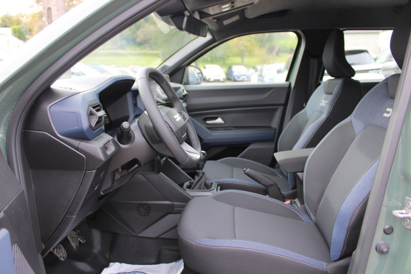 Photo 9 de l'offre de DACIA DUSTER VI EXPRESSION TCE 130 CV "4X4" GPS CARPLAY CAMÃRA AUDIO USB JA 17 I-COKPIT FULL LED à 25990€ chez Bougel transactions