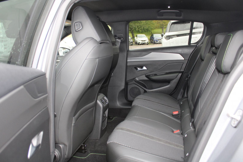 Photo 9 de l'offre de PEUGEOT 308 PHASE 4 GT BLUEHDI 130 EAT8 BOITE AUTO CUIR CAMÃRA 180 JANTES 18 REGULATEUR ADAPTATIF à 29500€ chez Bougel transactions