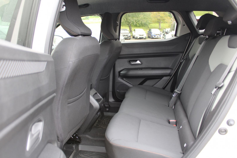 Photo 9 de l'offre de DACIA DUSTER VI EXTREME 140 CV HYBRIDE GPS 3D JA 18 CAMÃRA 360Â° USB I-COKPIT FULL LED BOITE AUTO à 27990€ chez Bougel transactions