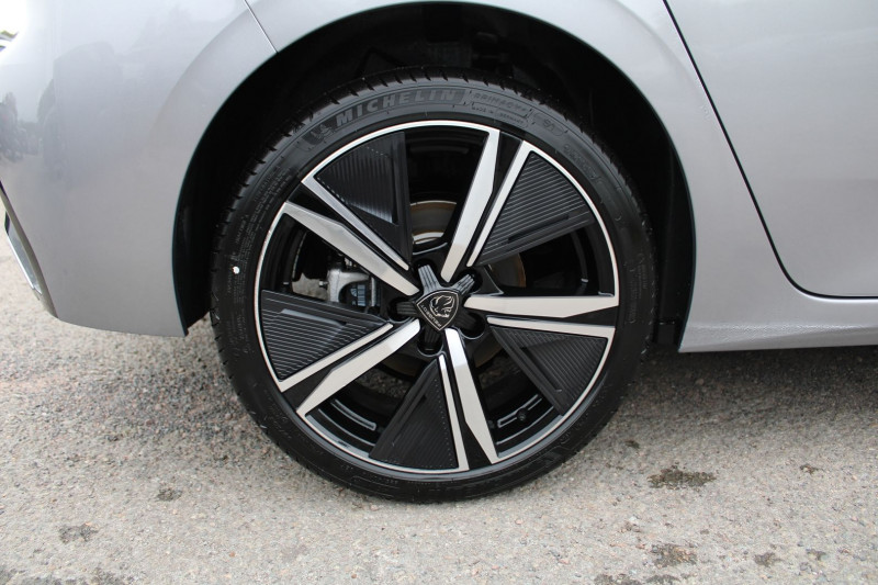 Photo 7 de l'offre de PEUGEOT 308 PHASE 4 GT BLUEHDI 130 EAT8 BOITE AUTO CUIR CAMÃRA 180 JANTES 18 REGULATEUR ADAPTATIF à 29500€ chez Bougel transactions