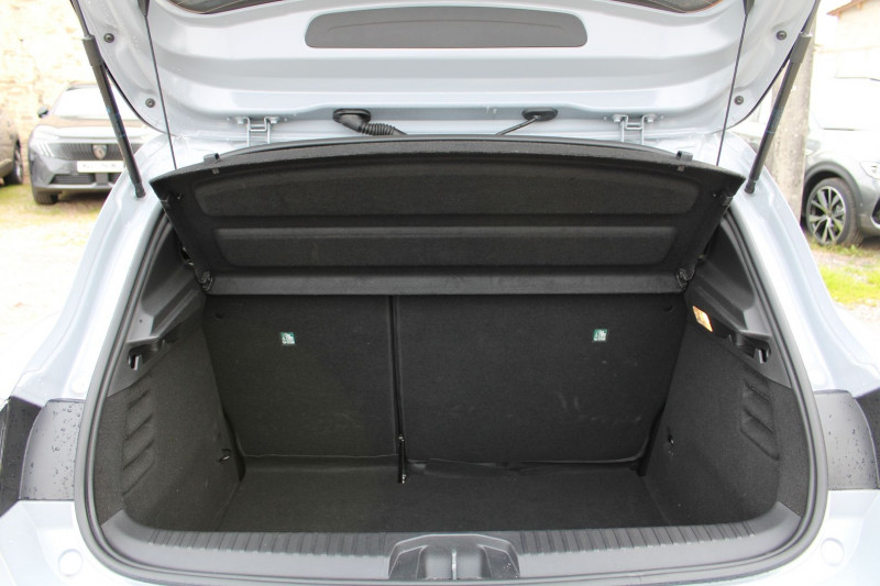 Photo 6 de l'offre de RENAULT CLIO VI TECHNO TCE 90 CV GPS 3D CAMÃRA USB JA 16 I-COKPIT FULL LED BLUETOOTH RÃGULATEUR à 19500€ chez Bougel transactions