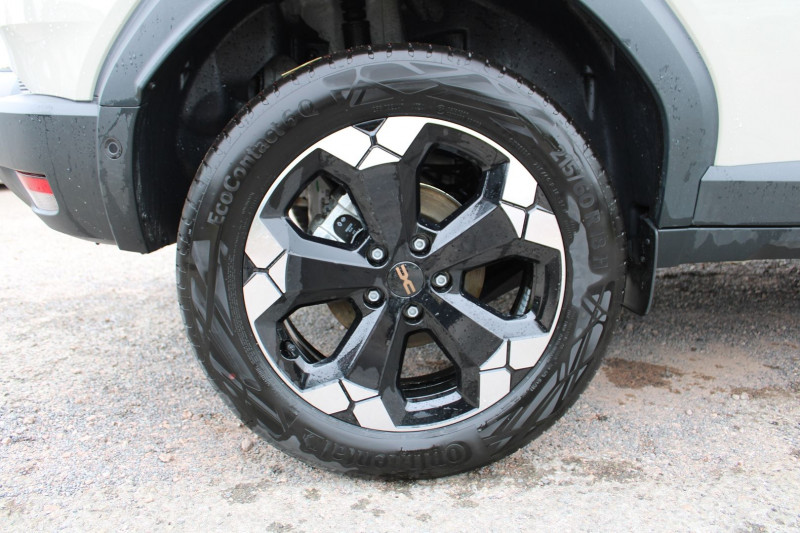 Photo 7 de l'offre de DACIA DUSTER VI EXTREME 140 CV HYBRIDE GPS 3D JA 18 CAMÃRA 360Â° USB I-COKPIT FULL LED BOITE AUTO à 27990€ chez Bougel transactions
