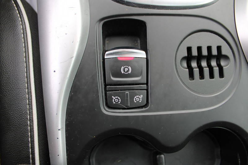 Photo 16 de l'offre de RENAULT KADJAR DCI 110 CV INTENSE BOSE CAMÃRA GPS USB CUIR RÃGULATEUR BLUETOOTH TOIT PANO  BV.6 à 14900€ chez Bougel transactions
