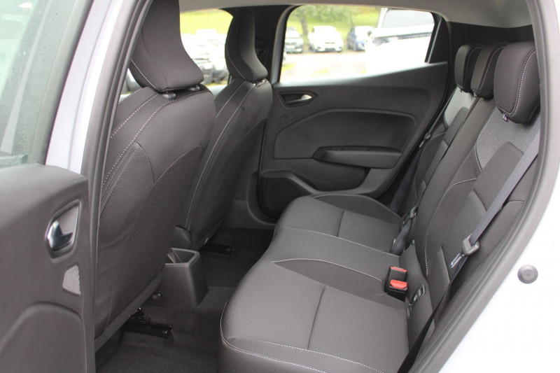 Photo 8 de l'offre de RENAULT CLIO VI BLUE DCI 100 CV EVOLUTION GPS CARPLAY CAMÃRA I-COKPIT USB BLUETOOTH RÃGULATEUR à 20900€ chez Bougel transactions