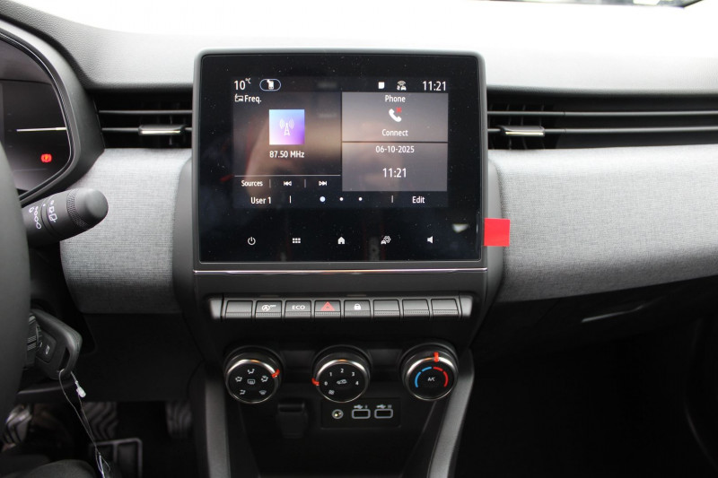 Photo 10 de l'offre de RENAULT CLIO VI BLUE DCI 100 CV EVOLUTION GPS CARPLAY CAMÃRA I-COKPIT USB BLUETOOTH RÃGULATEUR à 20900€ chez Bougel transactions