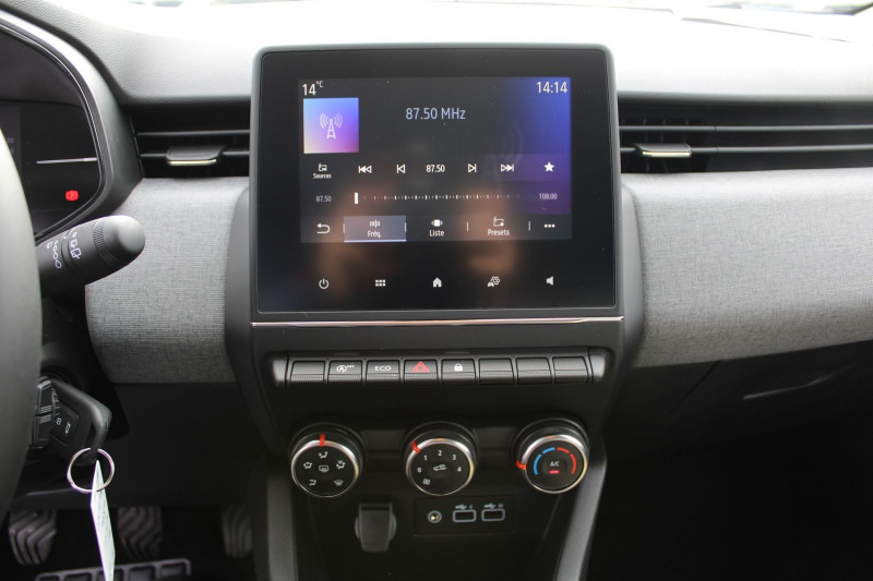 Photo 11 de l'offre de RENAULT CLIO VI EVOLUTION DIESEL BLUEDCI 100 CV BOITE 6V CAMÃRA USB GPS LINK BLUETOOTH FULL LEDS à 20900€ chez Bougel transactions