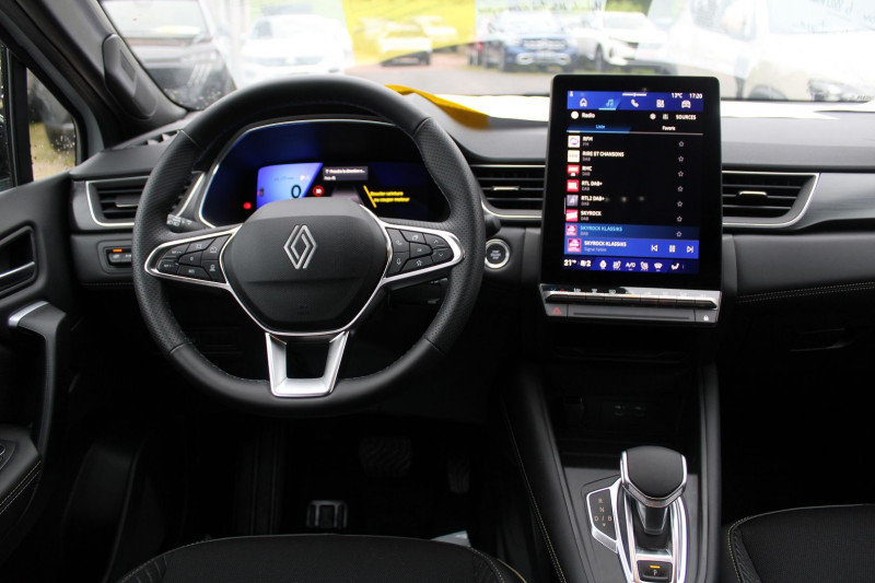 Photo 13 de l'offre de RENAULT SYMBIOZ I-CONIC 145 CV HYBRIDE GPS 3D CAMÃRA FULL LED USB PK ASSIST I-COKPIT BOITE AUTO à 30990€ chez Bougel transactions