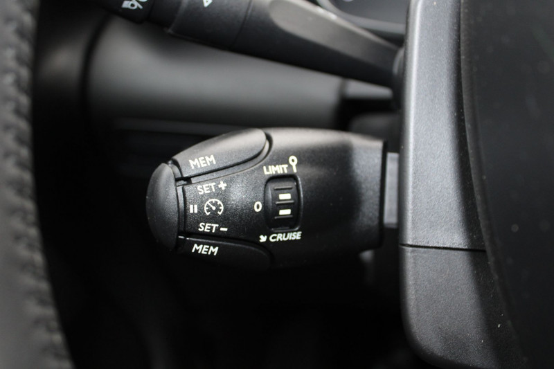 Photo 11 de l'offre de CITROEN C3 AIRCROSS II ESSENCE 110 SHINE MAX CAMÃRA GPS 3D CLIM AUTO GRIPP CONTROL JANTES ALU  USB  BV6 à 15400€ chez Bougel transactions