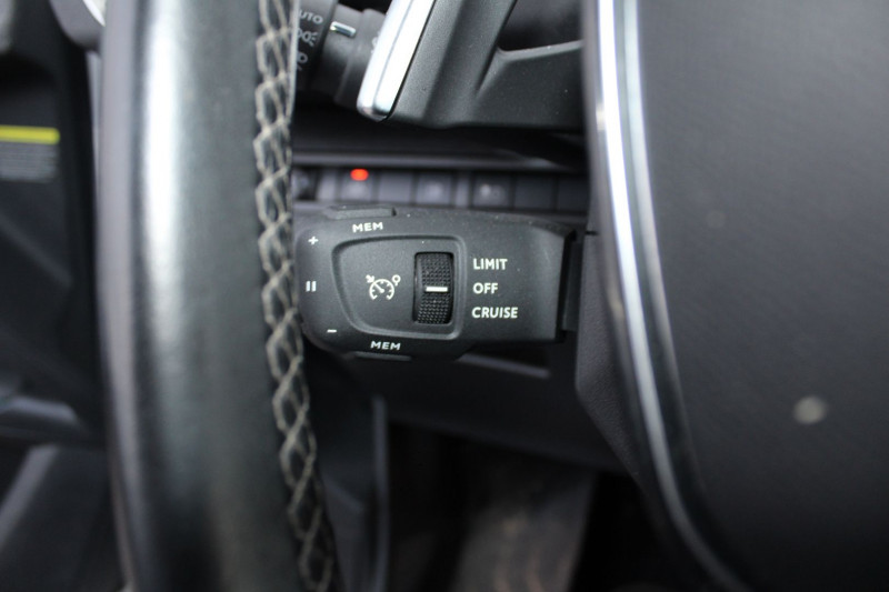 Photo 13 de l'offre de PEUGEOT 3008 PHASE 4 HYBRIDE 225 CV ALLURE PACK GPS 3D CAMÃRA RE USB JA 18 ATTELAGE BOITE AUTO EAT-8 à 22990€ chez Bougel transactions