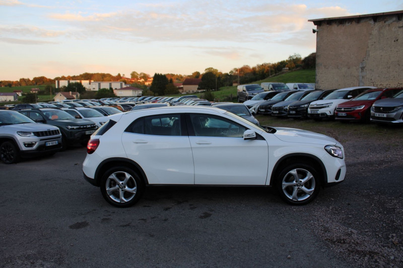 Photo 5 de l'offre de MERCEDES-BENZ GLA SENSATION 180 ESSENCE GPS 3D CAMÃRA USB JA 18 MI/CUIR FULL LED BOITE AUTO 7G-DCT à 18990€ chez Bougel transactions