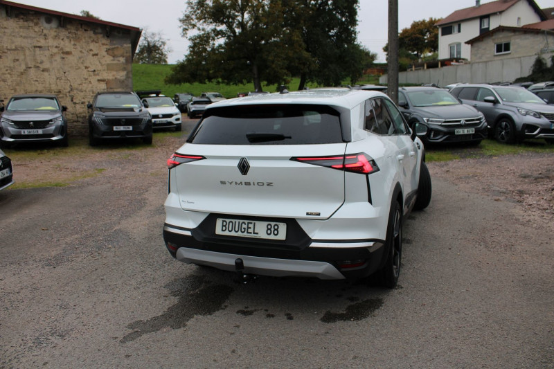 Photo 2 de l'offre de RENAULT SYMBIOZ I-CONIC 145 CV HYBRIDE GPS 3D CAMÃRA FULL LED USB PK ASSIST I-COKPIT BOITE AUTO à 30990€ chez Bougel transactions