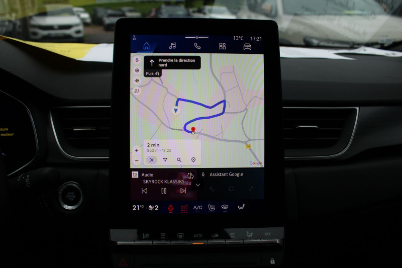 Photo 16 de l'offre de RENAULT SYMBIOZ I-CONIC 145 CV HYBRIDE GPS 3D CAMÃRA FULL LED USB PK ASSIST I-COKPIT BOITE AUTO à 30990€ chez Bougel transactions
