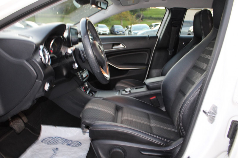 Photo 9 de l'offre de MERCEDES-BENZ GLA SENSATION 180 ESSENCE GPS 3D CAMÃRA USB JA 18 MI/CUIR FULL LED BOITE AUTO 7G-DCT à 18990€ chez Bougel transactions