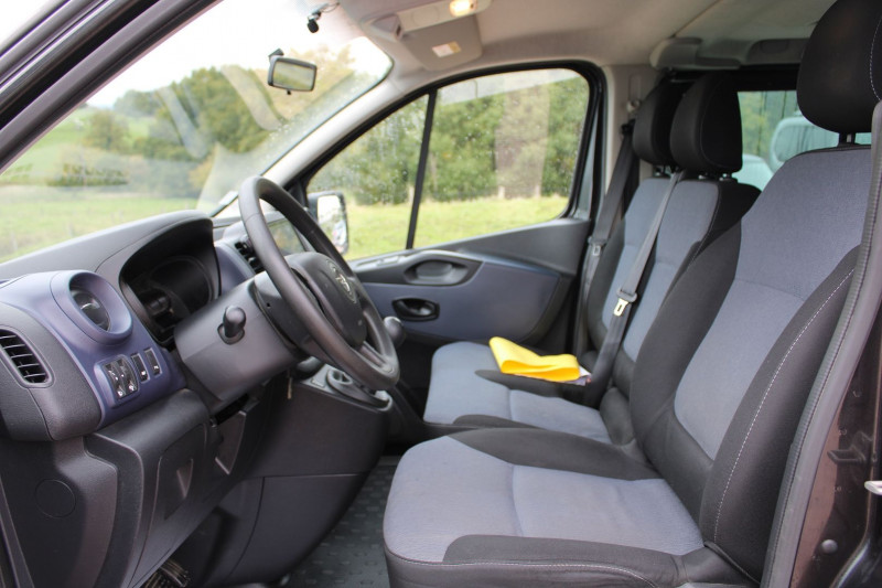 Photo 7 de l'offre de OPEL VIVARO COMBI 1L6 CDTI DIESEL 9 PLACES CAMÃRA GPS USB BLUETOOTH ABS RÃGULATEUR ATTELAGE CLIMAT à 19500€ chez Bougel transactions