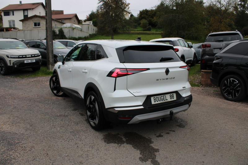 Photo 3 de l'offre de RENAULT SYMBIOZ I-CONIC 145 CV HYBRIDE GPS 3D CAMÃRA FULL LED USB PK ASSIST I-COKPIT BOITE AUTO à 30990€ chez Bougel transactions