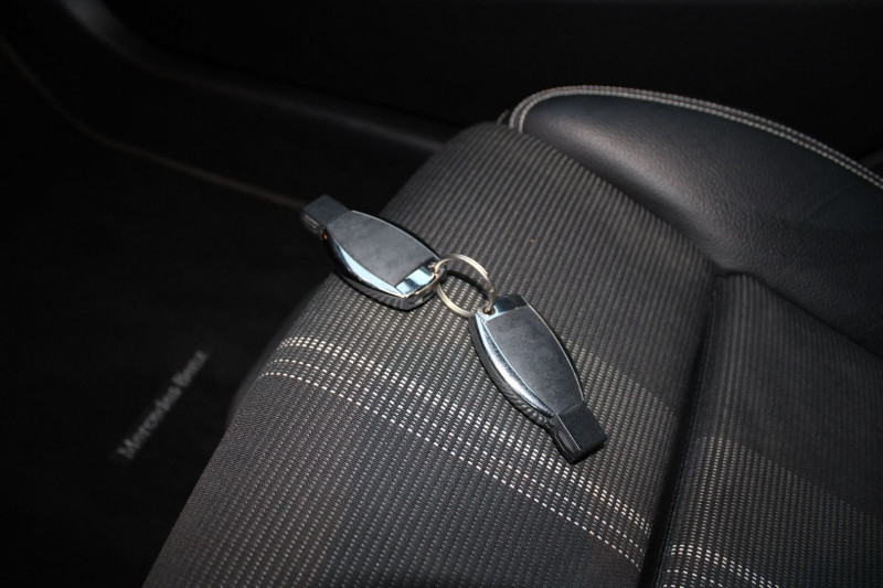 Photo 17 de l'offre de MERCEDES-BENZ GLA SENSATION 180 ESSENCE GPS 3D CAMÃRA USB JA 18 MI/CUIR FULL LED BOITE AUTO 7G-DCT à 18990€ chez Bougel transactions