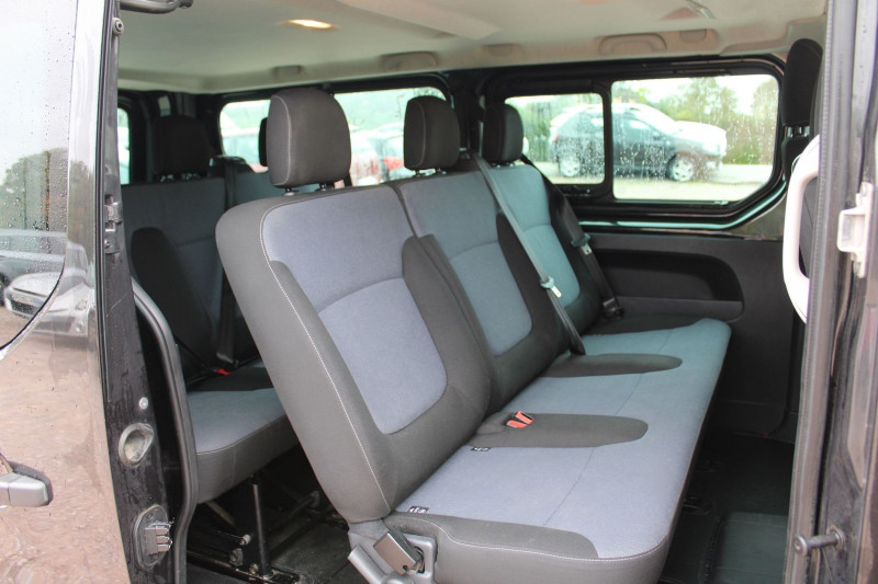 Photo 8 de l'offre de OPEL VIVARO COMBI 1L6 CDTI DIESEL 9 PLACES CAMÃRA GPS USB BLUETOOTH ABS RÃGULATEUR ATTELAGE CLIMAT à 19500€ chez Bougel transactions