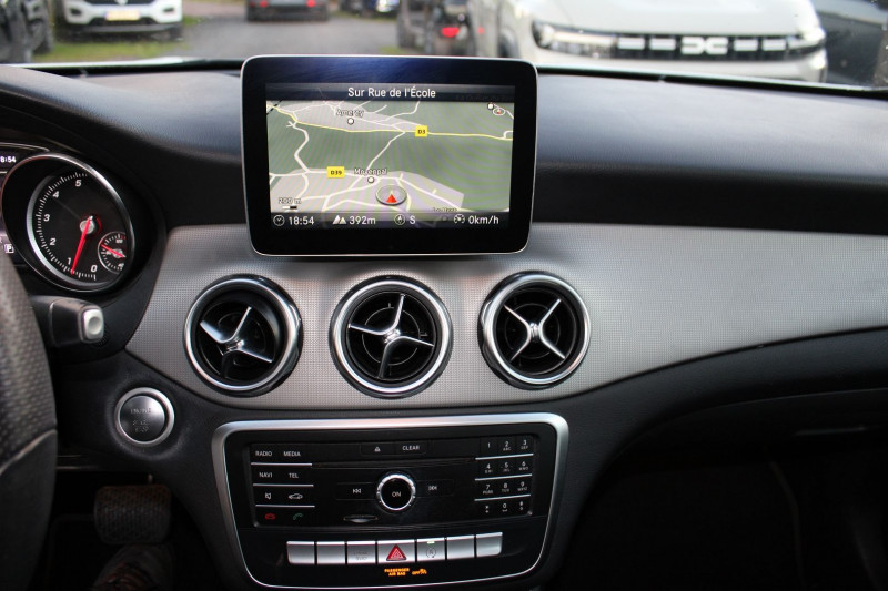 Photo 13 de l'offre de MERCEDES-BENZ GLA SENSATION 180 ESSENCE GPS 3D CAMÃRA USB JA 18 MI/CUIR FULL LED BOITE AUTO 7G-DCT à 18990€ chez Bougel transactions